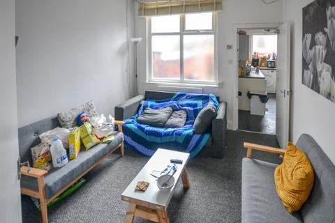 5 bedroom terraced house to rent, Heald Place, Manchester M14