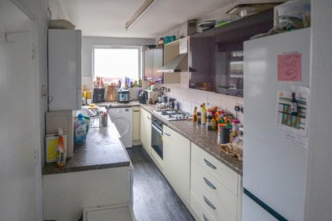 5 bedroom terraced house to rent, Heald Place, Manchester M14