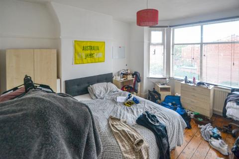 5 bedroom terraced house to rent, Heald Place, Manchester M14