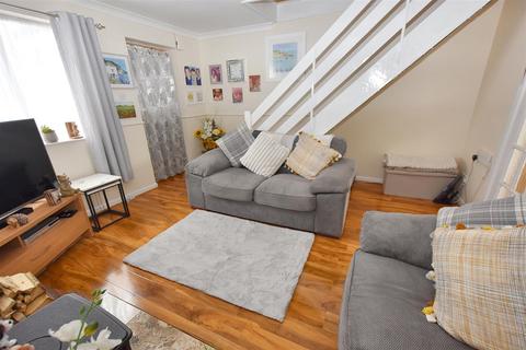1 Penwarne Close, Tolvaddon, Camborne, TR14 0HG