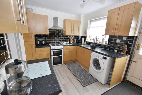 1 Penwarne Close, Tolvaddon, Camborne, TR14 0HG