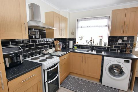 1 Penwarne Close, Tolvaddon, Camborne, TR14 0HG