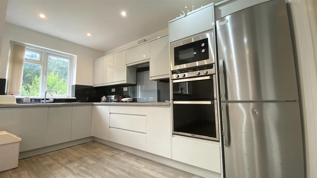 L-Shaped Kitchen/Diner