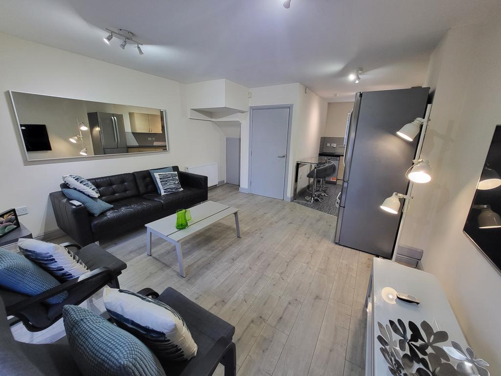 4 bedroom End Terrace for rent