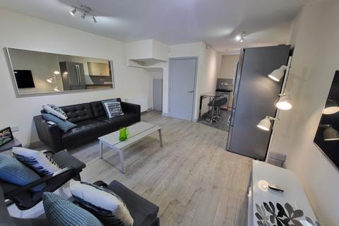 4 bedroom end of terrace house to rent, Mackworth Street, Hulme, Manchester. M15 5LP