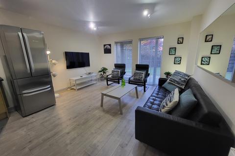4 bedroom end of terrace house to rent, Mackworth Street, Hulme, Manchester. M15 5LP