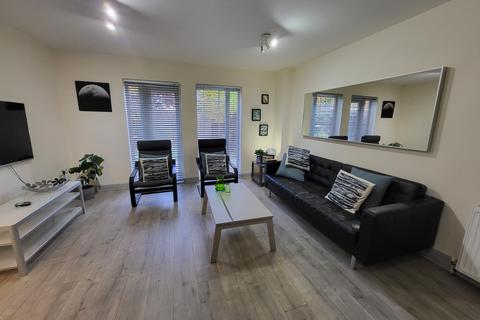 4 bedroom end of terrace house to rent, Mackworth Street, Hulme, Manchester. M15 5LP