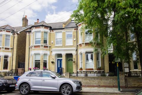 3 bedroom flat for sale, Marsden Road, London, SE15