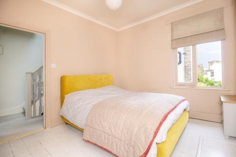 Flat B, 11 Marsden Road, London, SE15 4EE