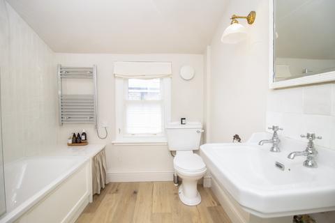 Flat B, 11 Marsden Road, London, SE15 4EE