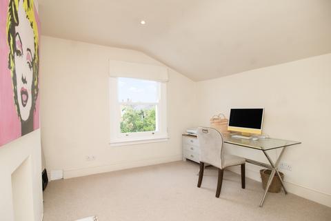 Flat B, 11 Marsden Road, London, SE15 4EE