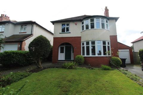 3 bedroom detached house to rent, Primley Park Avenue, Leeds