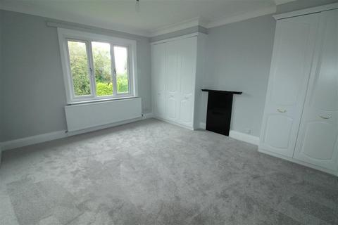 3 bedroom detached house to rent, Primley Park Avenue, Leeds