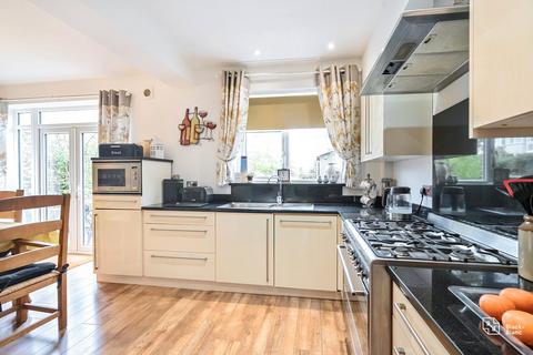 126 Hawes Lane, West Wickham, BR4 9AA