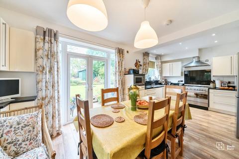 126 Hawes Lane, West Wickham, BR4 9AA