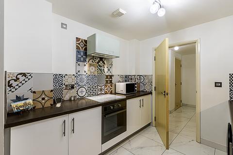 2 bedroom flat to rent, St George Wharf, London SW8