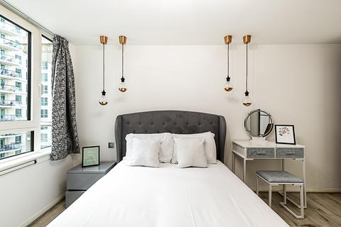 2 bedroom flat to rent, St George Wharf, London SW8