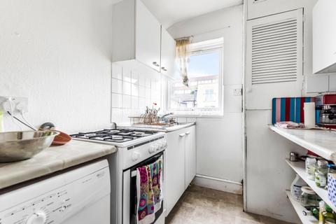 1 bedroom flat to rent, Gilbey Road London SW17