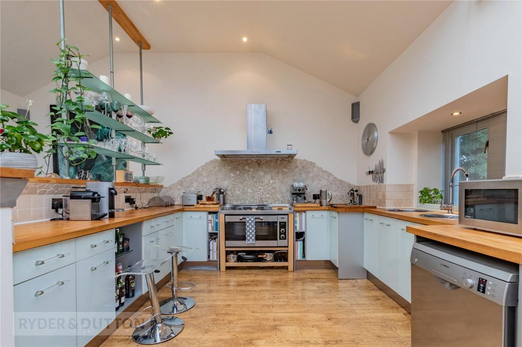 Huddersfield Road, Meltham... 2 bed detached house for sale £425,000