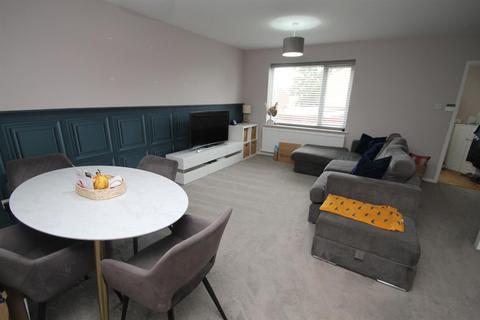 3 bedroom end of terrace house for sale, Newington Walk, Maidstone, Kent, ME14 5RJ