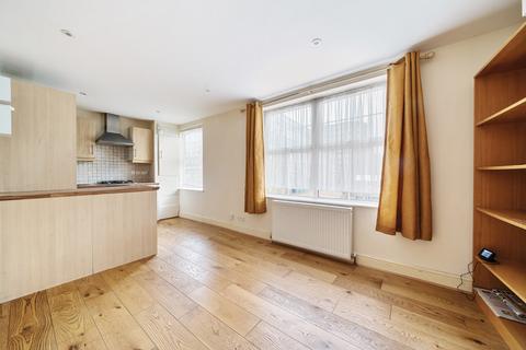 3 bedroom apartment for sale, Elm Park, Stanmore, Middlesex