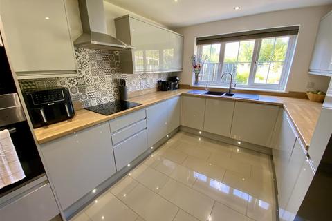 4 bedroom detached house for sale, Nutts Lane, Hinckley LE10