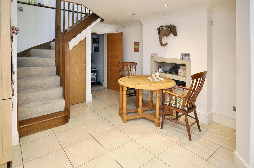 Milverton Terrace, Leamington Spa 2 bed duplex to rent £1,300 pcm (£