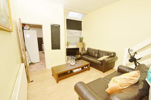 3 bedroom detached house to rent - Viscount Street, Manchester M14