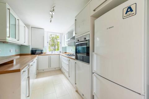 2 bedroom flat to rent, Britten Close, Golders Green, London, NW11