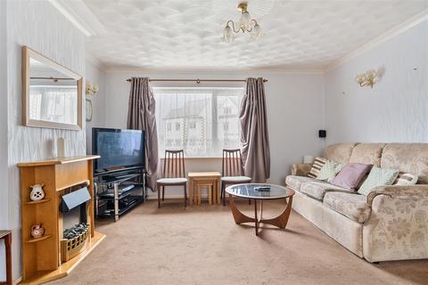 28 Pentire Crescent, Newquay, TR7 1PX