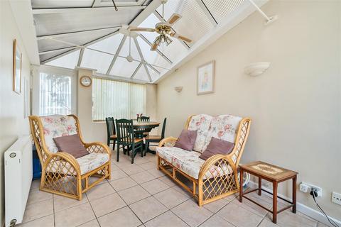 28 Pentire Crescent, Newquay, TR7 1PX