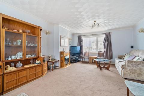 28 Pentire Crescent, Newquay, TR7 1PX