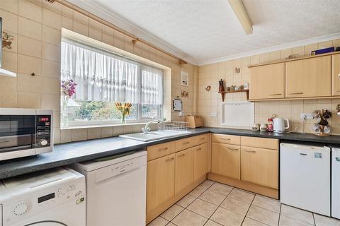 28 Pentire Crescent, Newquay, TR7 1PX