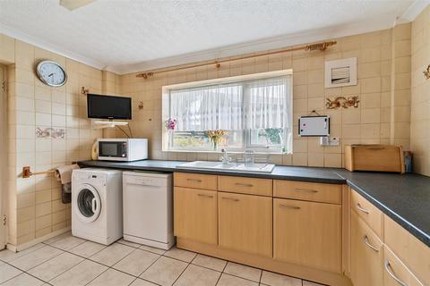 28 Pentire Crescent, Newquay, TR7 1PX