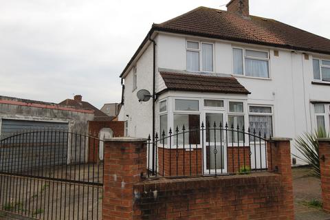 3 bedroom semi-detached house to rent, Commonwealth Avenue, Hayes UB3