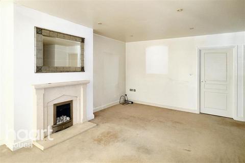 2 bedroom flat to rent, Paddock Gate, Windsor