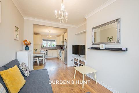 1 bedroom apartment for sale, Chigwell Road, South Woodford E18