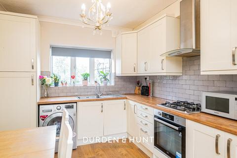 1 bedroom apartment for sale, Chigwell Road, South Woodford E18