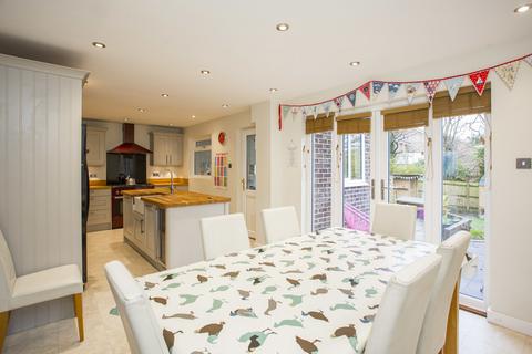 17 Cuckoo Drive, Heathfield, TN21 8AR