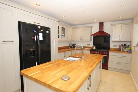 17 Cuckoo Drive, Heathfield, TN21 8AR