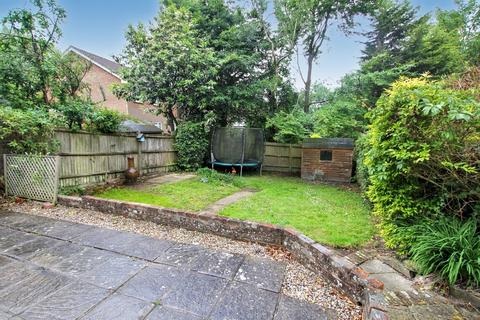 17 Cuckoo Drive, Heathfield, TN21 8AR