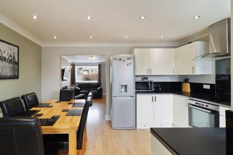 35 Farnaby Drive, High Green, Sheffield, S35 4NY
