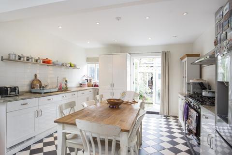 28 Minerva Road, Kingston Upon Thames, KT1 2QA