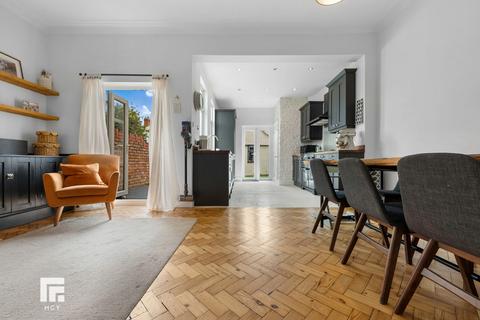 33 Australia Road, Cardiff, CF14 3BZ