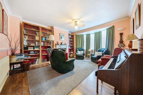 30 Seddon Road, Morden, SM4 6EL
