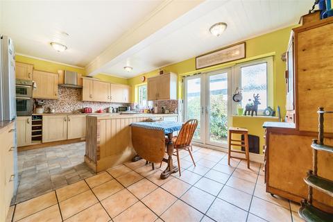 30 Seddon Road, Morden, SM4 6EL