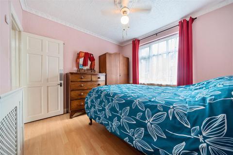 30 Seddon Road, Morden, SM4 6EL