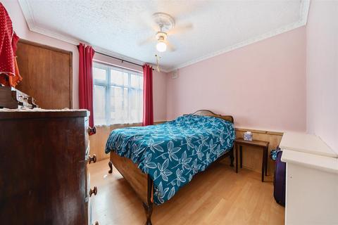 30 Seddon Road, Morden, SM4 6EL