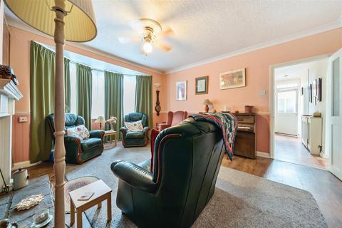 30 Seddon Road, Morden, SM4 6EL