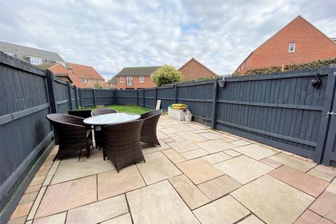 4 bedroom semi-detached house for sale, Restfil Way, Fernwood, Newark